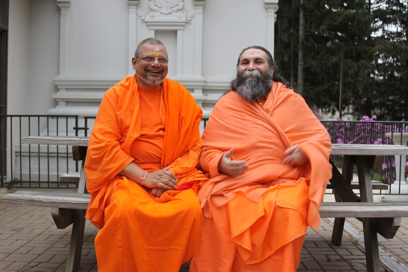 Prabhuji with H.H. Swami Pratyagbodhananda