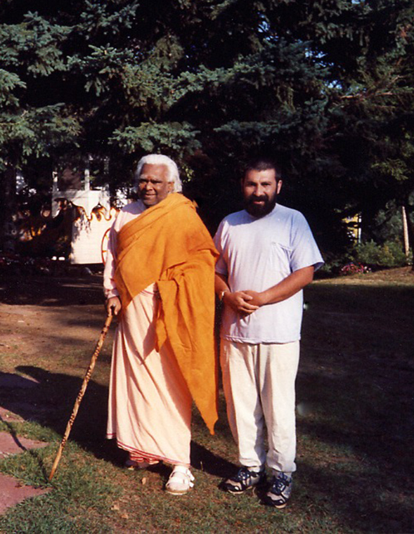 Prabhuji with H.H. Swami Vishnu Devananda