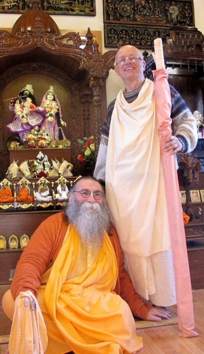 Prabhuji with Gurudeva Atulananda Maharaja 2